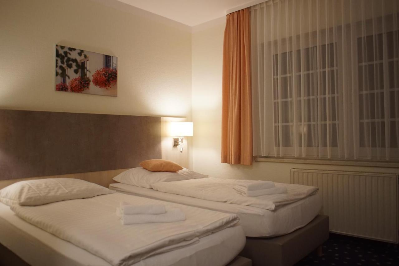 Hotel & Gasthaus Zum Eichenkranz Luckenwalde Buitenkant foto